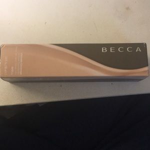 NEW IN BOX BECCA ULTIMATE COVERAGE FOUNDATION